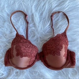 Elegant Lace Push-Up Bra in Rust